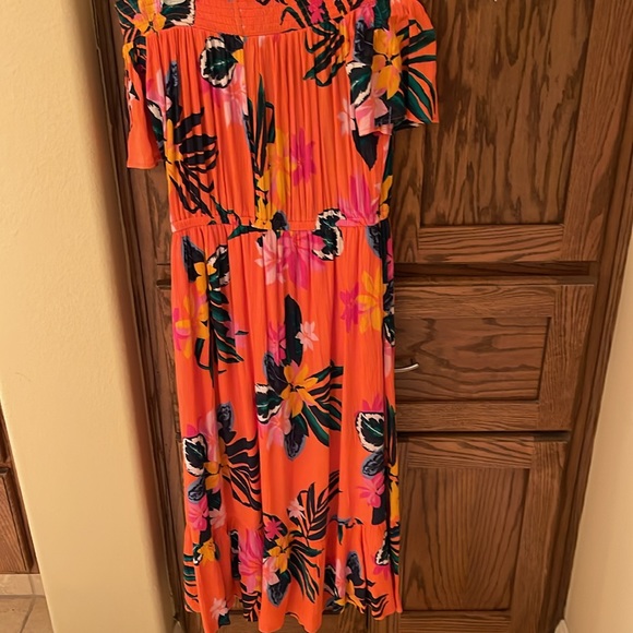 Old Navy Tiered Tropical Floral Midi Dress - Picture 5 of 6